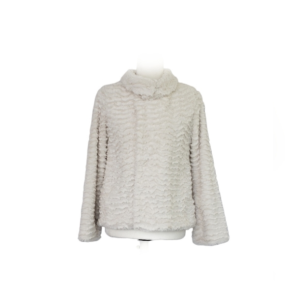 COPY - 🎉HP🎉Patagonia Pelage Fleece Jacket in Raw Linen - Picture 8 of 14